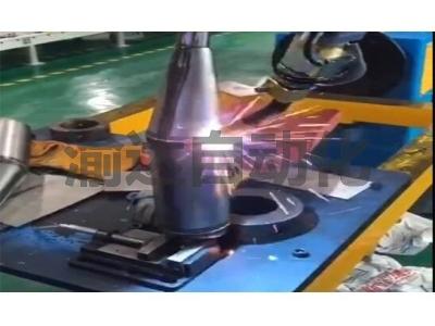 氣保焊焊接機(jī)器人視頻